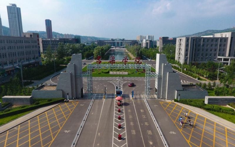 吕梁学院主图·正门