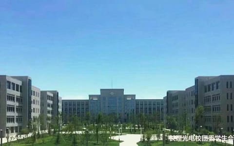 长春电子科技学院·校园广场