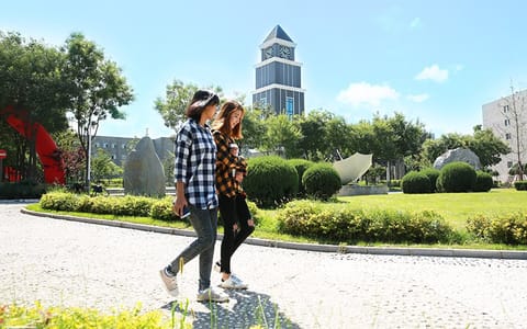 辽宁传媒学院·青春校园