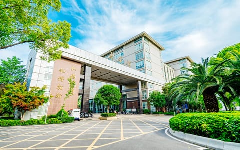 武汉工商学院·图书馆大门