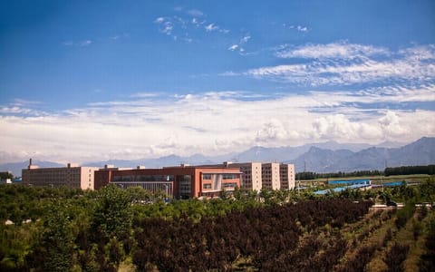 西安石油大学·远景图