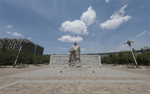 河南中医药大学·仲景像