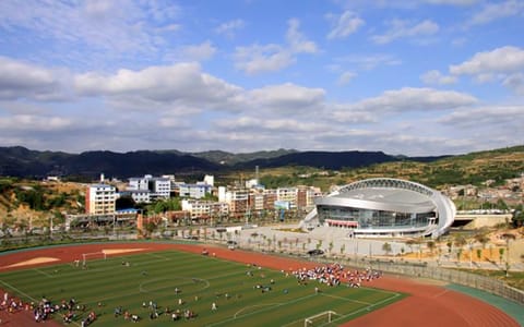贵州工程应用技术学院·田径场