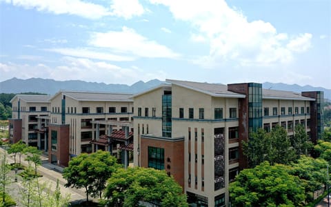 茅台学院·报国楼
