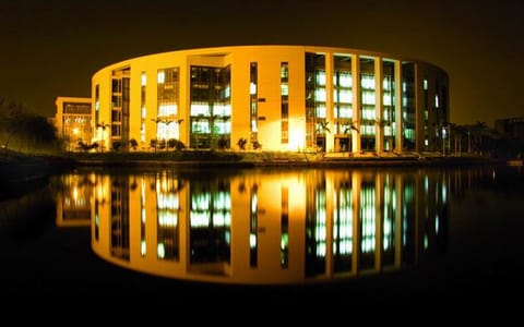 广州大学·图书馆夜景