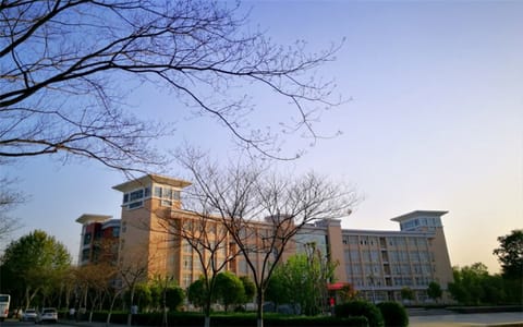 中原工学院·三号教学楼