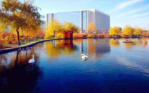 内蒙古财经大学·镜湖风光
