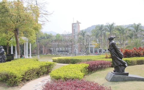 广东外语外贸大学·文化广场