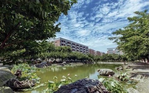 四川电影电视学院（成都）·安仁校区光相湖