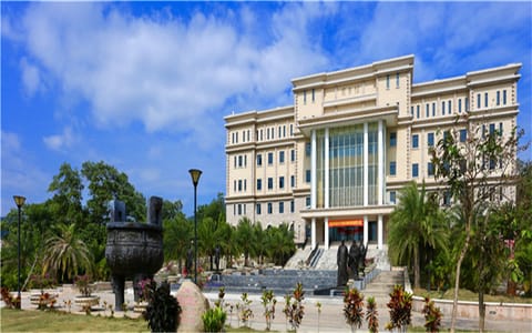 三亚学院·书山馆正面