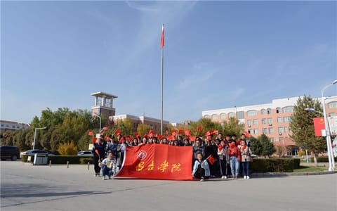 昌吉学院·校园风光08