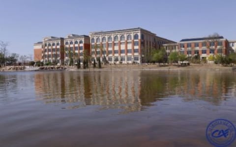 大连工业大学艺术与信息工程学院·校园湖光