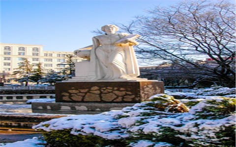 云南师范大学·雪中神采