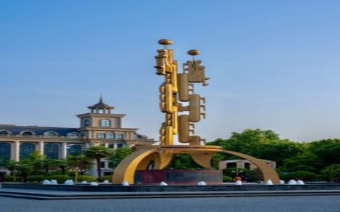 西安外事学院·鱼化龙广场
