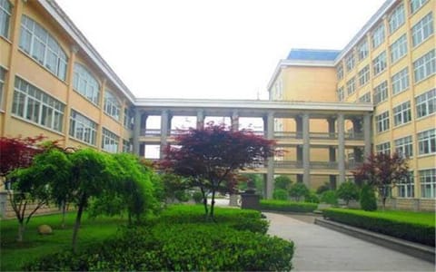 湖北经济学院法商学院·校园一角