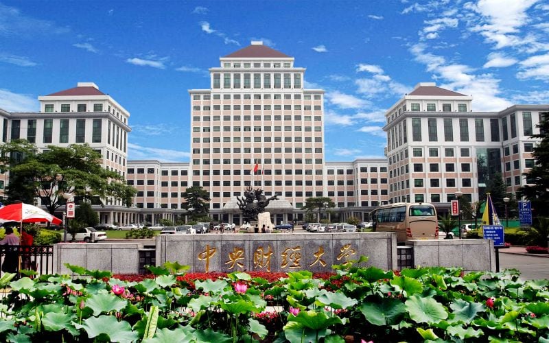 中央财经大学主图·校门