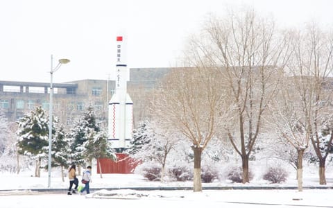沈阳理工大学·瑞雪掩不住国旗红