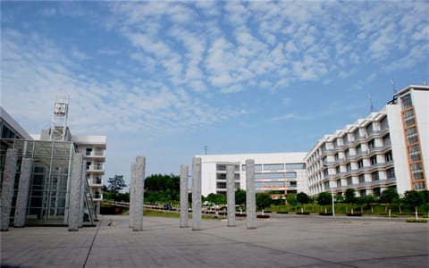 赣南师范大学·柱
