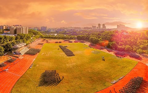 广州华立学院·足球场俯视图