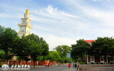 西安翻译学院·西译晨钟