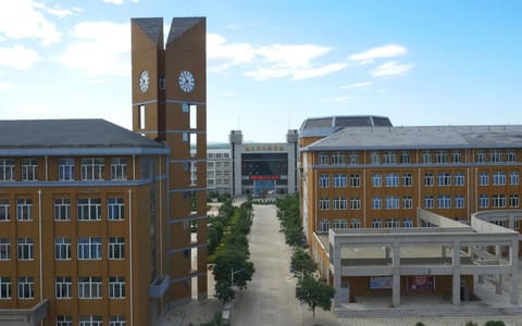 赤峰大学·钟楼建筑