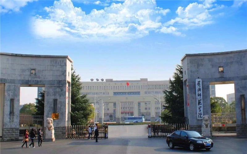 黄冈师范学院主图·校门