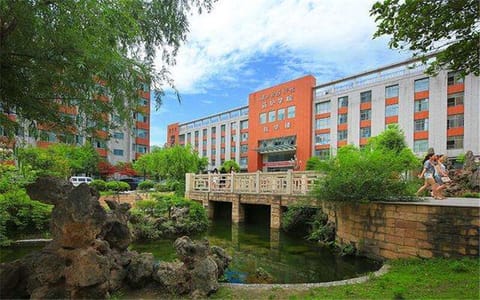 湖北民族大学·校园一角1