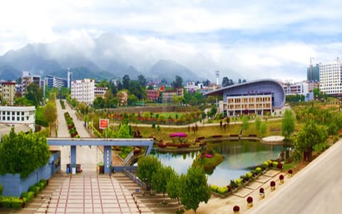 龙岩学院·校大门