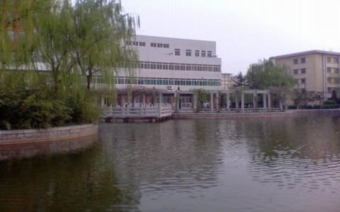咸阳师范学院·湖景