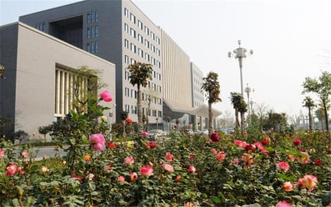 河南财经政法大学·行政办公楼