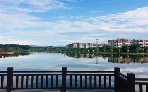 赣南医科大学·赣医湖光天色