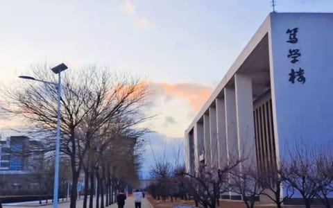 山西工学院·笃学楼