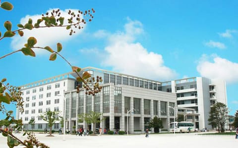 盐城工学院·行远楼