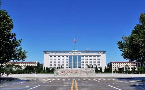 河北经贸大学·大门