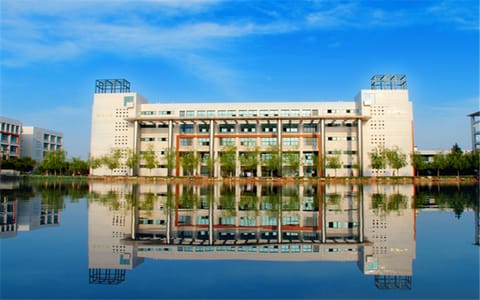 河南工学院·学子湖畔1