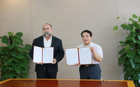 珠海科技学院·学校党委副书记、校长付景川教授与美国迈阿