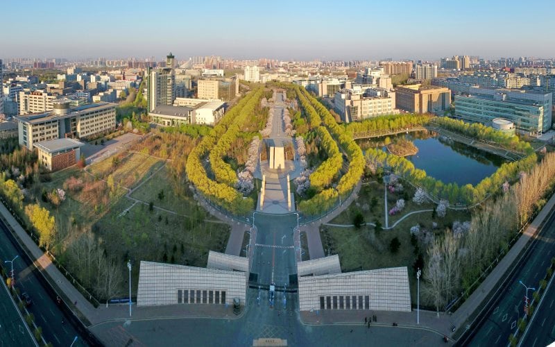 吉林大学主图·前卫校区正门
