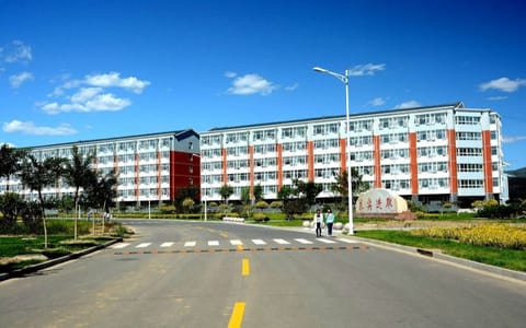 河北建筑工程学院·宿舍区一角