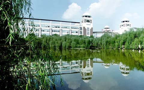 成都锦城学院·爱心湖