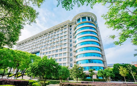 武汉工商学院·综合楼一角