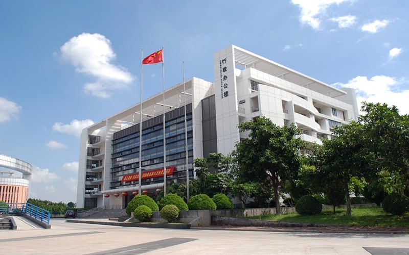 广东医科大学主图·校门