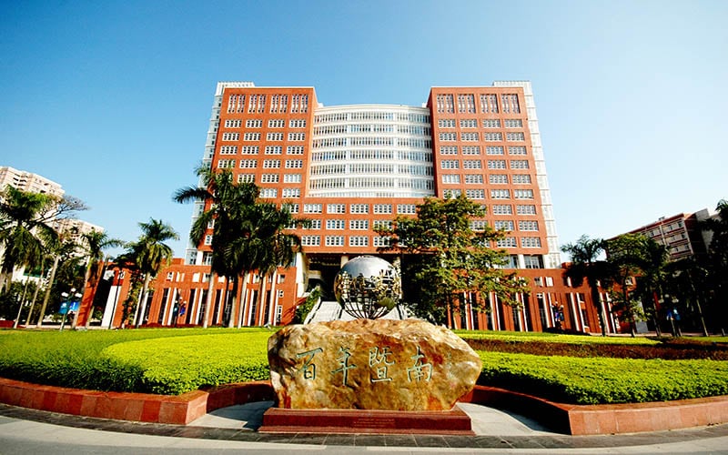 暨南大学主图·校门