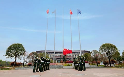 贵阳信息科技学院·国旗护卫队