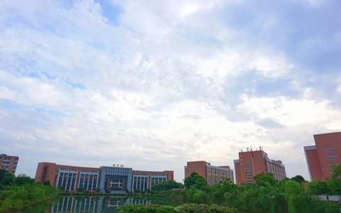 中南林业科技大学涉外学院·湖光楼影