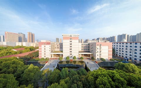 湖北商贸学院(武汉)▲·行政楼