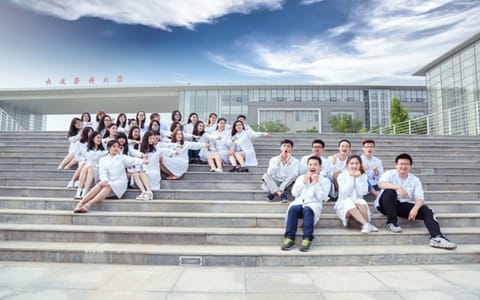 大连医科大学·主楼前