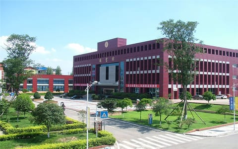 四川工业科技学院·校园一角2