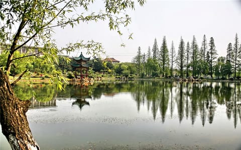 湖南农业大学·逸苑湖畔
