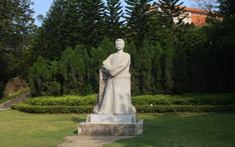 厦门大学·鲁迅塑像