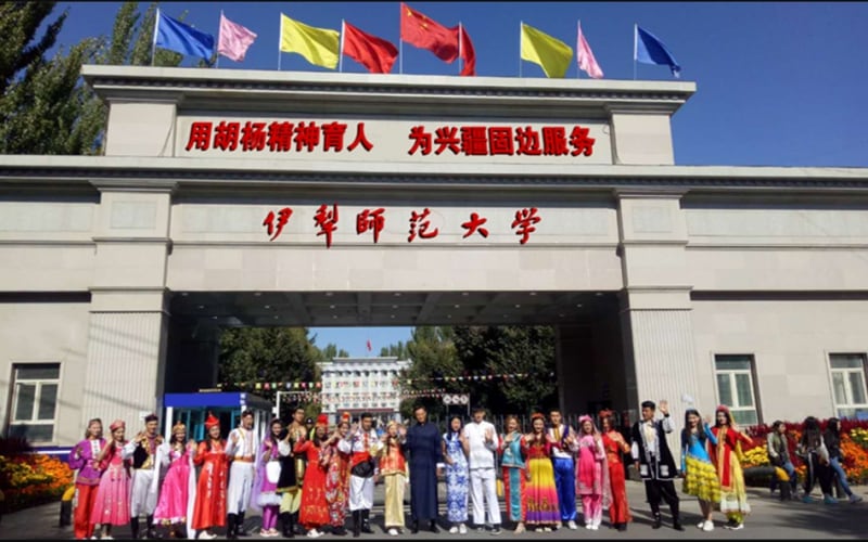 伊犁师范大学主图·门